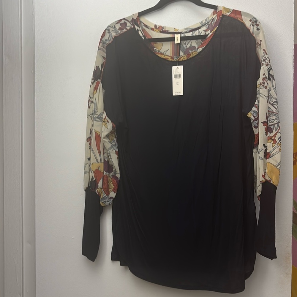 Anthropologie shirt.  TINY.  Sz xl